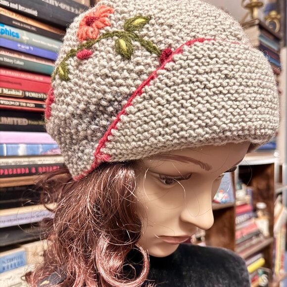 Unique Hand Knitted Grey Hat with floral embroidery design 100% wool - Picture 9 of 9